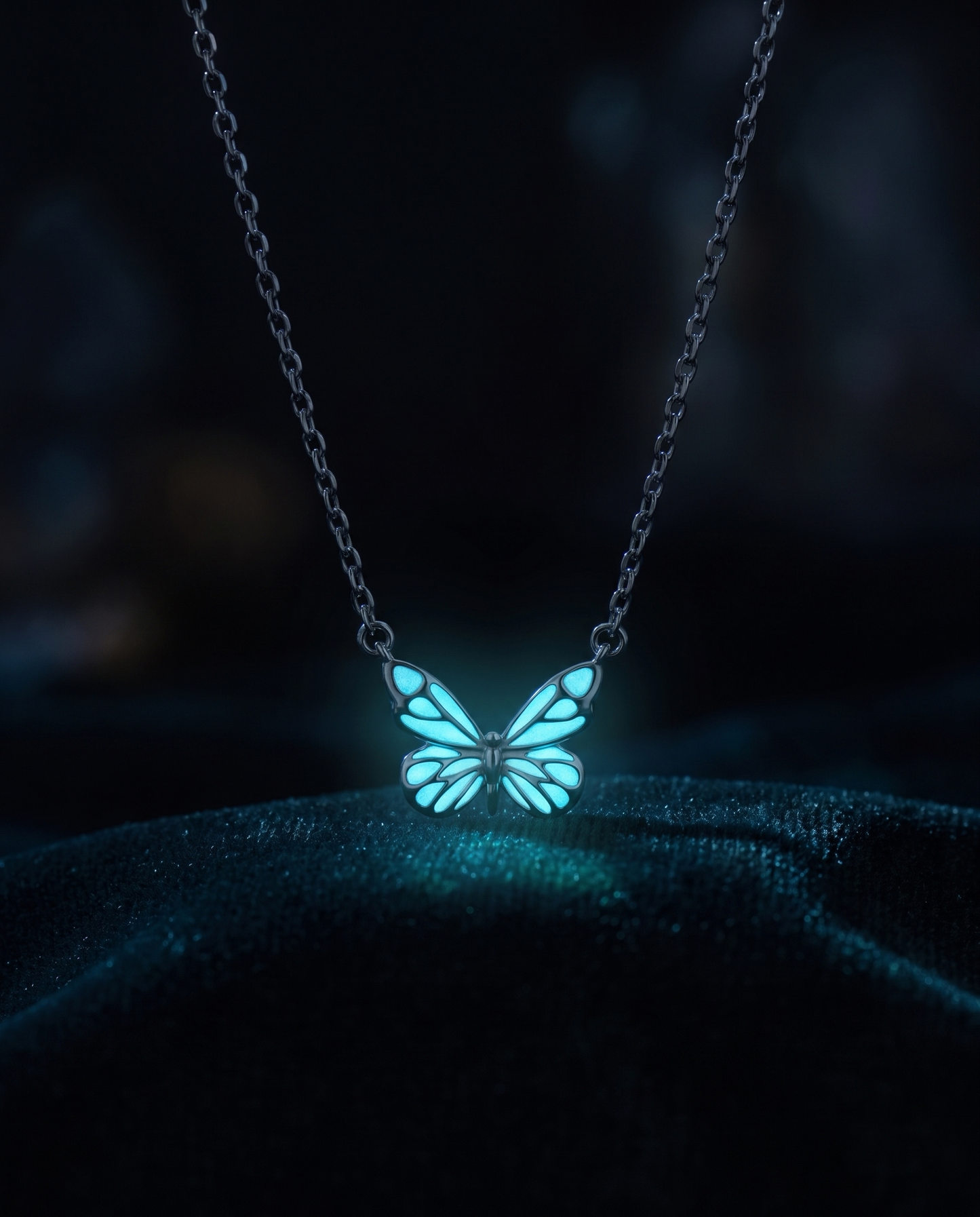 Collier Papillon Lumineux phosphorescent qui brille dans le noir