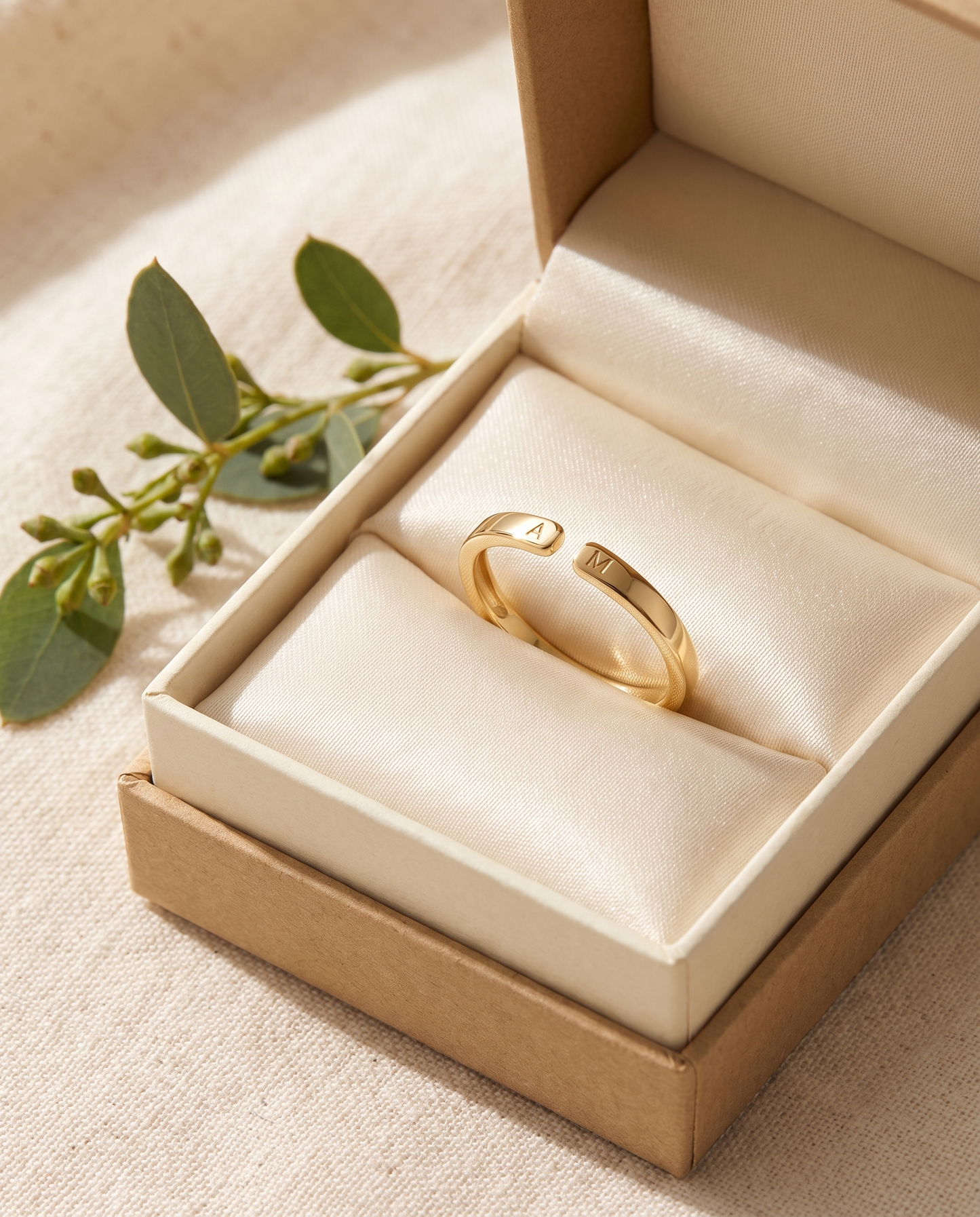 Bague Whisper présentée dans un coffret cadeau crème